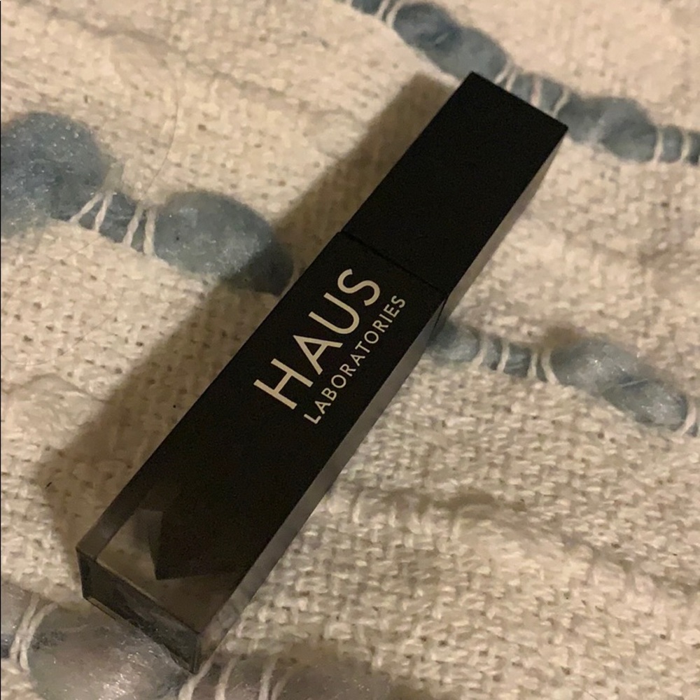 Haus Labs Glam Attack Liquid Shimmer Powder